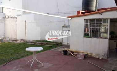 Venta casa 3 ambientes c/ cochera en Ramos Mejía