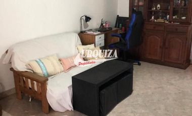 Venta casa 3 ambientes c/ cochera en Ramos Mejía
