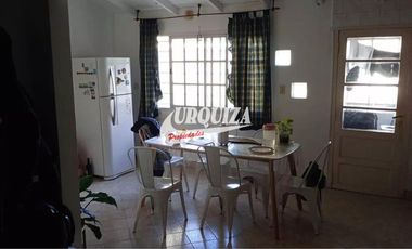 Venta casa 3 ambientes c/ cochera en Ramos Mejía