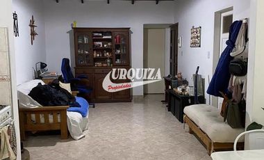 Venta casa 3 ambientes c/ cochera en Ramos Mejía