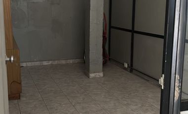 Galpón en alquiler de 570m2 en dos plantas ubicado en San Justo