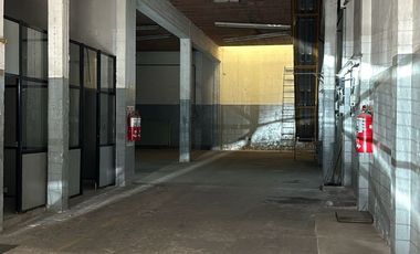 Galpón en alquiler de 570m2 en dos plantas ubicado en San Justo