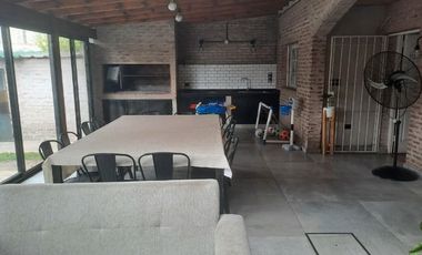 Casa en venta en Quilmes Este