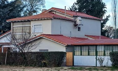 Espectacular casa/ chalet en venta, sobre ruta 143en Rama Caída