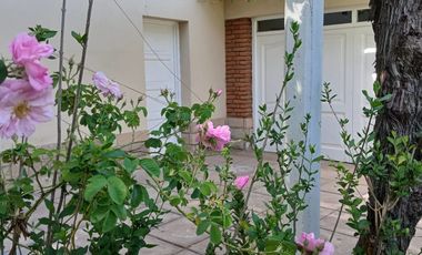 Espectacular casa/ chalet en venta, sobre ruta 143en Rama Caída
