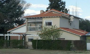 Espectacular casa/ chalet en venta, sobre ruta 143en Rama Caída
