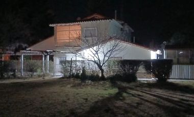 Espectacular casa/ chalet en venta, sobre ruta 143en Rama Caída