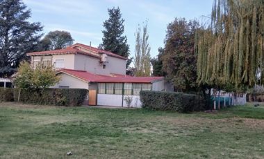 Espectacular casa/ chalet en venta, sobre ruta 143en Rama Caída