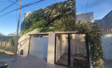 CASA 2 DORMITORIOS, COCHERA. ZONA RIO. G.BAIGORRIA