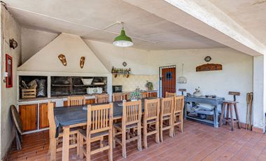 VENTA CASA QUINTA + PISCINA + PARQUE + DEPTO MERLO