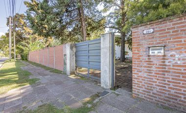 VENTA CASA QUINTA + PISCINA + PARQUE + DEPTO MERLO