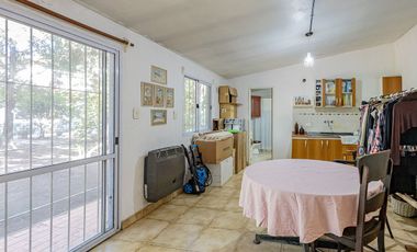 VENTA CASA QUINTA + PISCINA + PARQUE + DEPTO MERLO