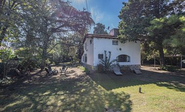VENTA CASA QUINTA + PISCINA + PARQUE + DEPTO MERLO