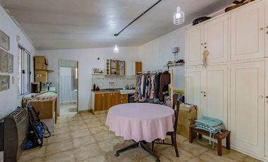 VENTA CASA QUINTA + PISCINA + PARQUE + DEPTO MERLO