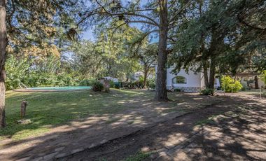 VENTA CASA QUINTA + PISCINA + PARQUE + DEPTO MERLO