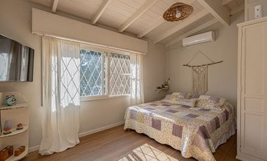 VENTA CASA QUINTA + PISCINA + PARQUE + DEPTO MERLO