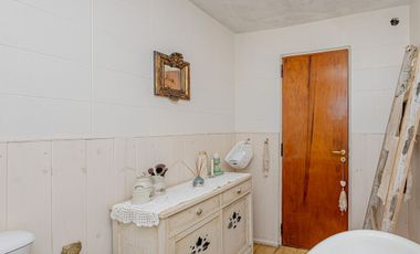 VENTA CASA QUINTA + PISCINA + PARQUE + DEPTO MERLO