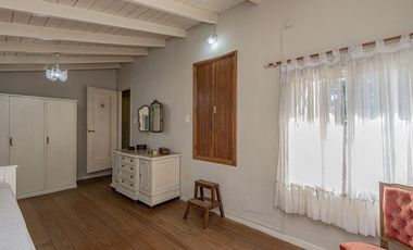 VENTA CASA QUINTA + PISCINA + PARQUE + DEPTO MERLO