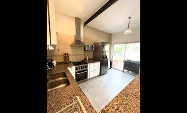 Casa en Temperley con 4 dormitorios - APTA CRÉDITO