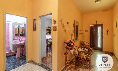 Venta Casa 4amb luminosa 3dorm patio parrilla garaje lavadero terraza loza a mts de Gral Paz