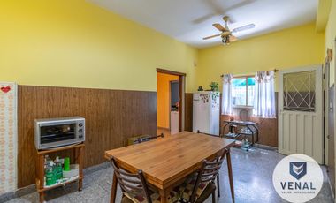 Venta Casa 4amb luminosa 3dorm patio parrilla garaje lavadero terraza loza a mts de Gral Paz