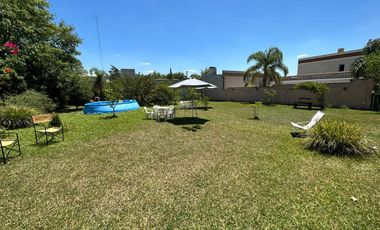 Casa 2 Dormitorios con 2 Departamentos y amplio parque.