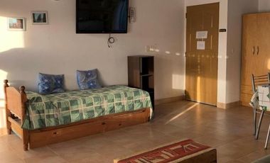 Casa 2 Dormitorios con 2 Departamentos y amplio parque.