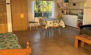 Casa 2 Dormitorios con 2 Departamentos y amplio parque.