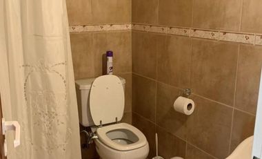 Casa 2 Dormitorios con 2 Departamentos y amplio parque.