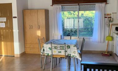 Casa 2 Dormitorios con 2 Departamentos y amplio parque.