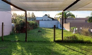 Casa 2 Dormitorios con 2 Departamentos y amplio parque.