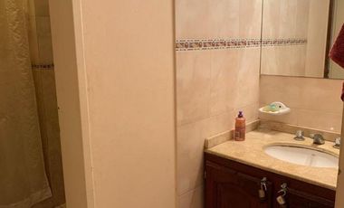 Casa 2 Dormitorios con 2 Departamentos y amplio parque.