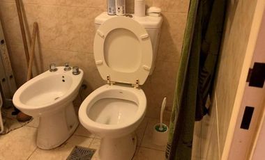 Casa 2 Dormitorios con 2 Departamentos y amplio parque.