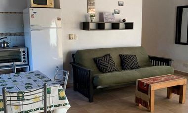 Casa 2 Dormitorios con 2 Departamentos y amplio parque.