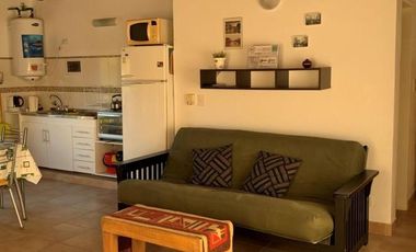 Casa 2 Dormitorios con 2 Departamentos y amplio parque.