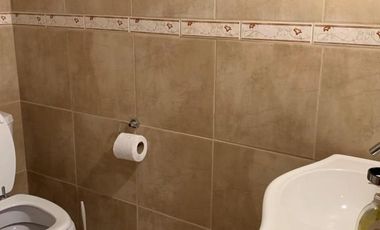 Casa 2 Dormitorios con 2 Departamentos y amplio parque.