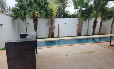 CASA EN PRIVADA EN TEMOZON NORTE