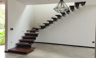 CASA EN PRIVADA EN TEMOZON NORTE