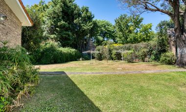 Casa venta Fisherton 4 Dormitorios Patio parquizado cochera