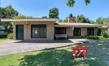 Casa venta Fisherton 4 Dormitorios Patio parquizado cochera