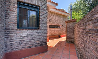 Casa venta Fisherton 4 Dormitorios Patio parquizado cochera