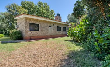 Casa venta Fisherton 4 Dormitorios Patio parquizado cochera