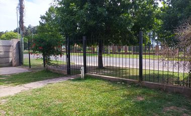 Venta Casa 3 dormitorios con patio - Coronel Bogado