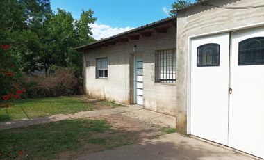 Venta Casa 3 dormitorios con patio - Coronel Bogado