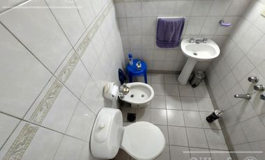 Casa de 5 ambientes, en venta. Terminaciones de gran calidad y jardín.