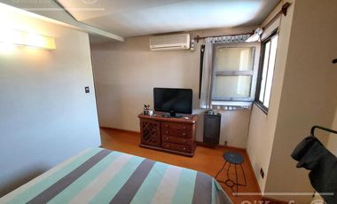 Casa de 5 ambientes, en venta. Terminaciones de gran calidad y jardín.