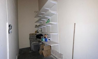 Casa de categoría  en venta de 4 ambientes con jardín cochera y quincho