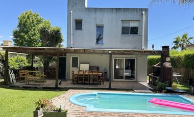 Casa en el barrio privado Jardines de Escobar