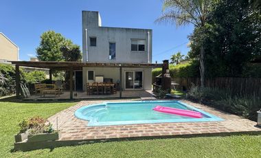 Casa en el barrio privado Jardines de Escobar