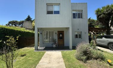 Casa en el barrio privado Jardines de Escobar